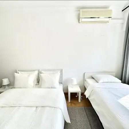 Airport And Bus Station ホテル *