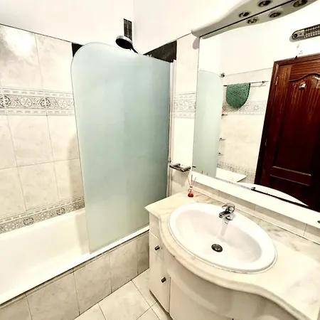 Airport And Bus Station Homestay Lisbon